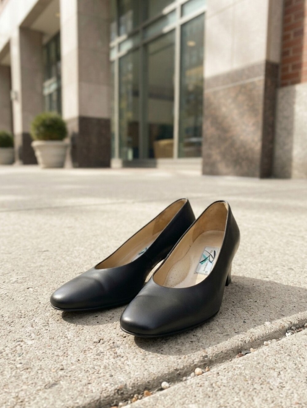 Ros Hommersom Ros Tech Navy Blue Leather Low Heel Comfort Pumps, Size 8.5W